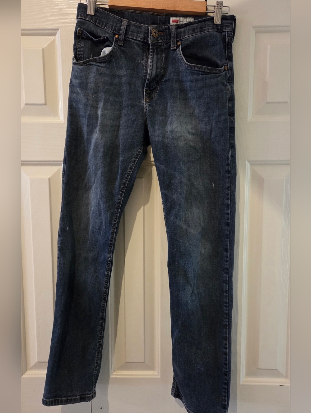 Wrangler Men's Straight Jeans in Dark Blue Wash